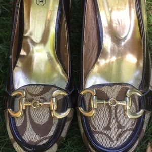 Coach Traditional Gold Buckle Shoes  Size 9